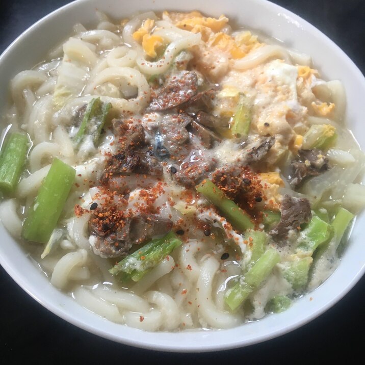 鶏レバー、わさび菜の茎、白菜の卵煮込みうどん